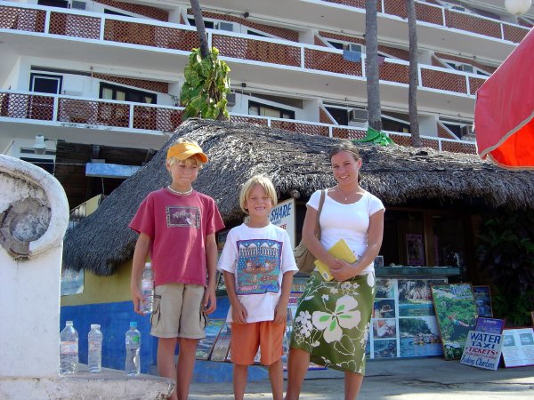 Tristan, Sebastian & Natalie await lunch